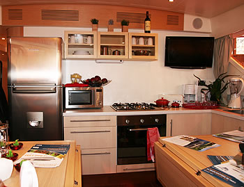 Le Boat 1500 - Salon mit Küche
