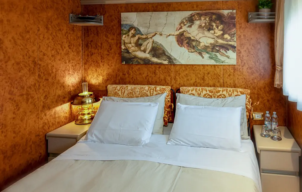 Hotelschiff 'La Bella Vita' - Kabine mit Doppelbett