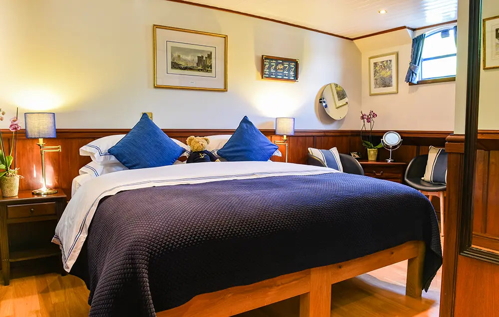 Hotelschiff Magna Carta - Kabine mit einem Dppelbett