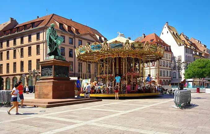 Straßburg - Karusell am 'Place Gutenberg'