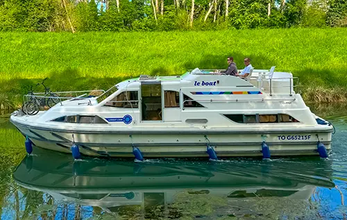 Hausboot 'Clipper' - ein komfortables Boot mit 2 Kabinen Hausboot 'Clipper' aus der Flotte Le Boat