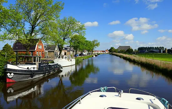Motorboot fahren in Friesland