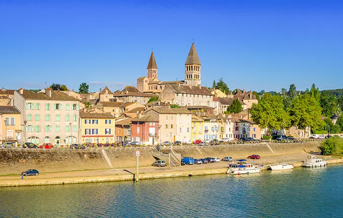 Anleger mit Hausboot in Tournus an der Saone Tournus an der Saone
