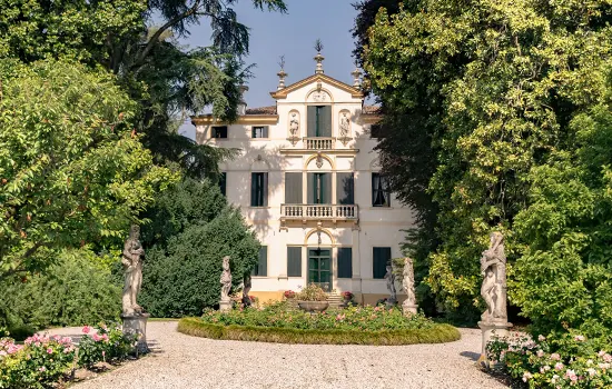 Typische Villa am Brentakanal in Venezien