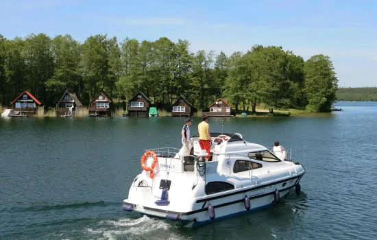 Bootstour mit dem Hausboot in Mecklenburg