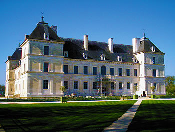 Hausbootferien Burgund - Schloss von Ancy le Franc