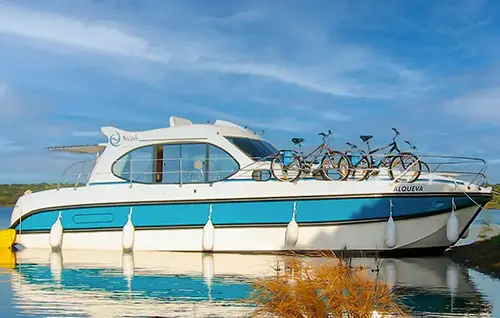 Hausboot 'Nicols Estivale Quattro' mit 2 Kabinen