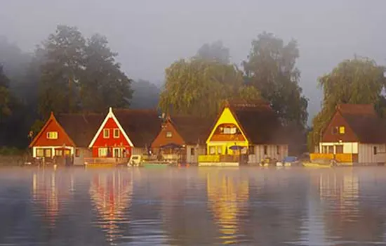 Bootshäuser an der Mecklenburgischen Seenplatte