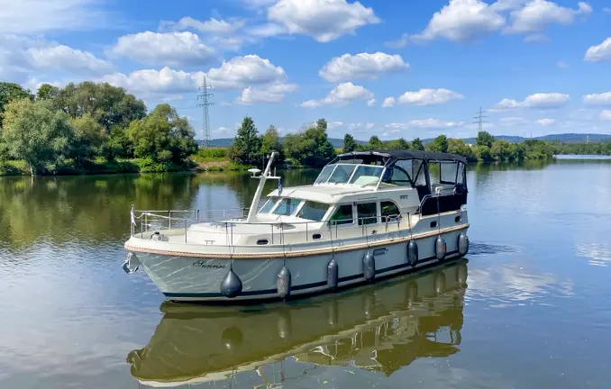 Motorboot 'Linssen 40.9 AC" auf dem Rhein (unbekannt - oberrhein-yachtcharter.de) Motorboot 'Linssen 40.9 AC" auf dem Rhein