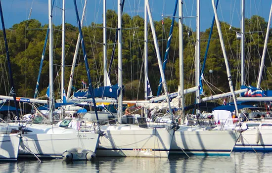 Yachtcharter - Hafen in Kroatien